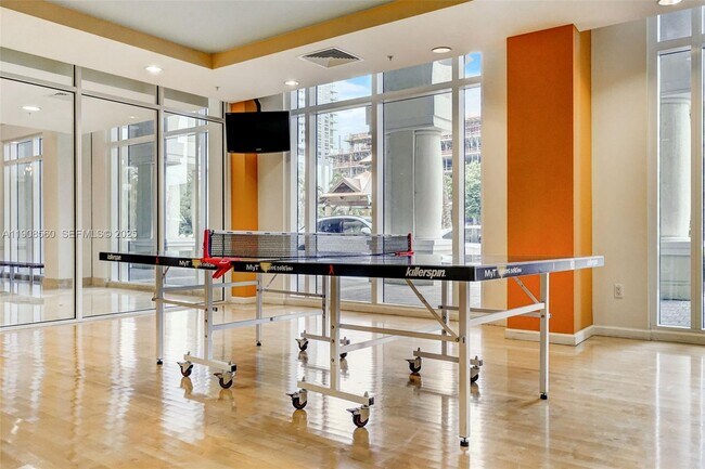 Building Photo - 511 SE 5 Ave