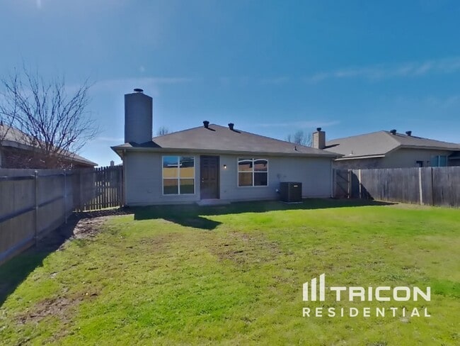 Building Photo - 745 Buffalo Springs Dr