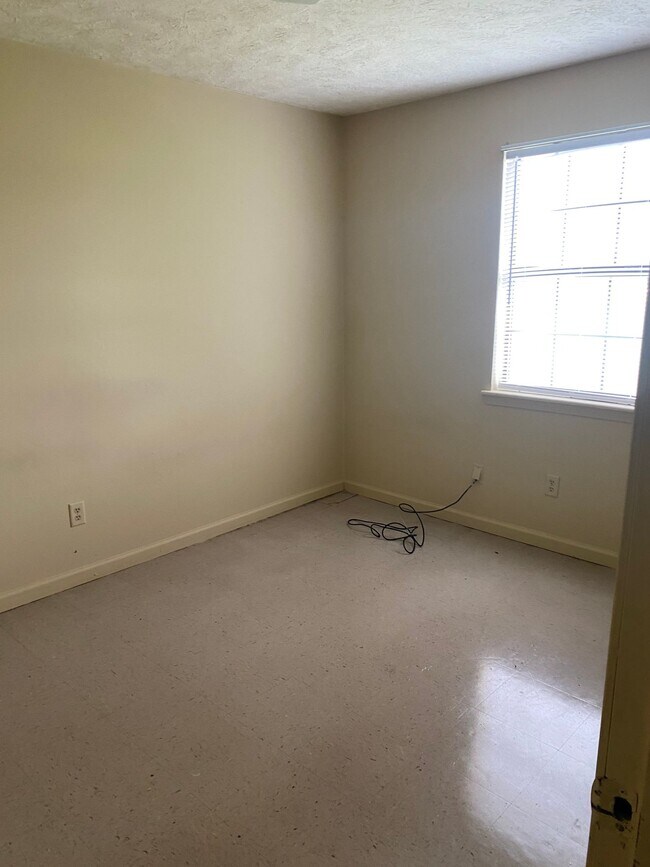 Building Photo - Monthly Paid Rent