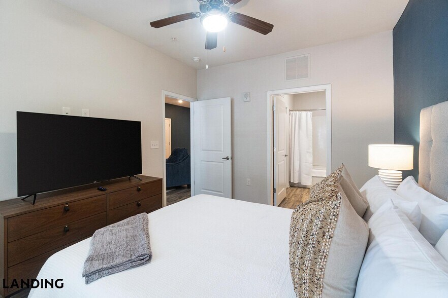 Building Photo - 655 W Mallard Creek Church Rd