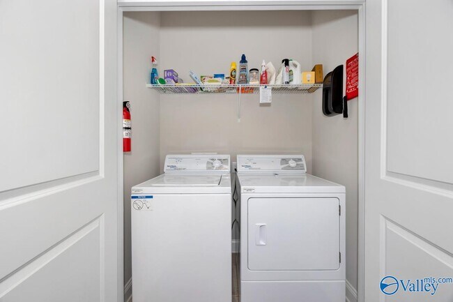 Building Photo - 200 St Louis St