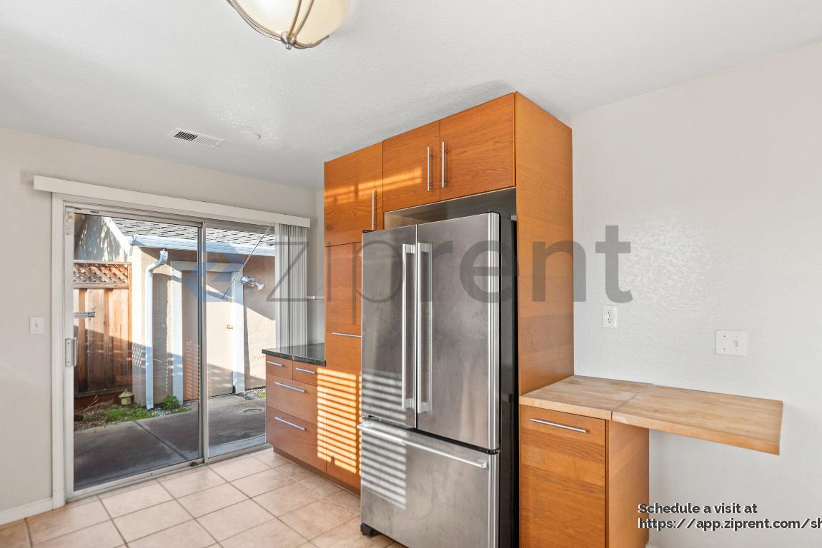 Building Photo - 1618 Seacreek Way