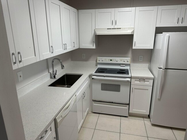 Building Photo - 9355 SW 8th St