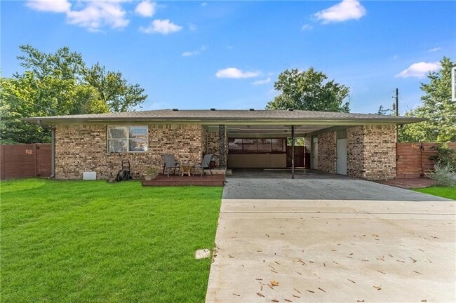 Building Photo - 1202 SW B St