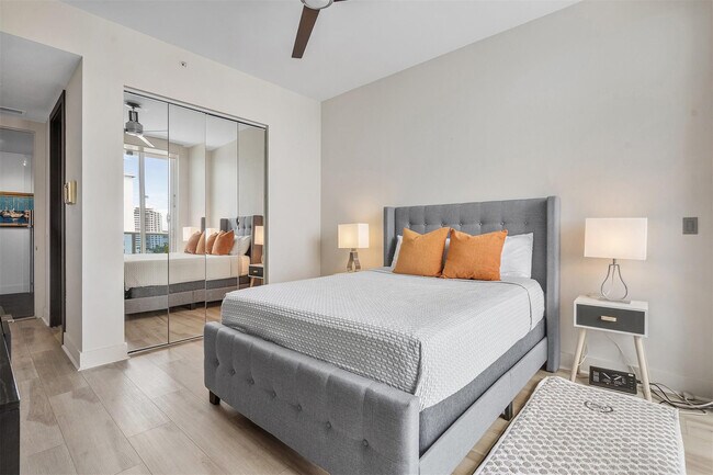 Building Photo - 715 Bayshore Dr