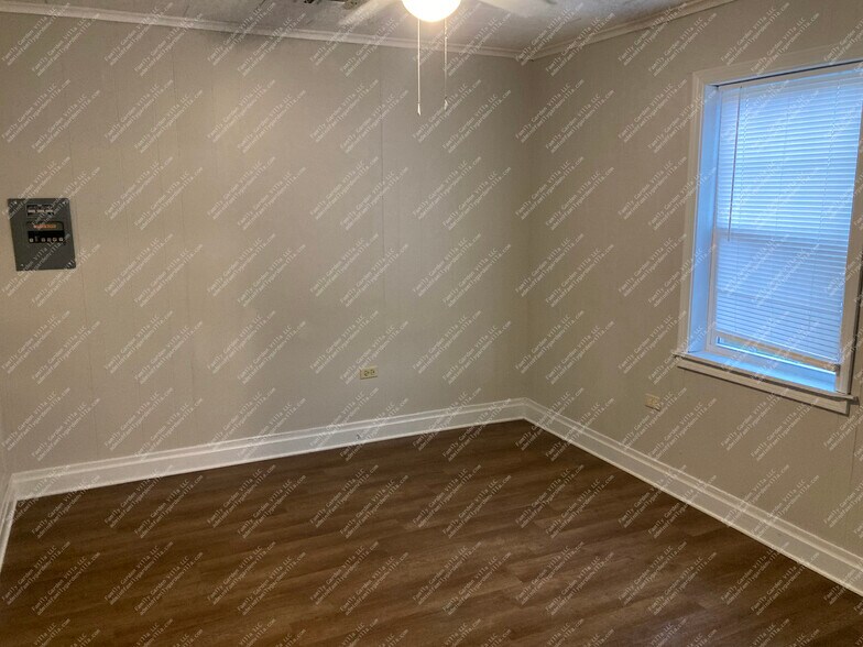 Building Photo - 1854 Ridgefield Ave