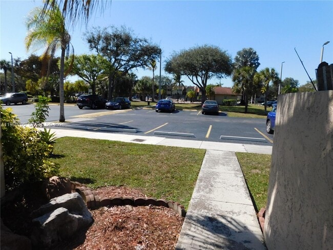 Building Photo - 14211 Kendale Lakes Cir