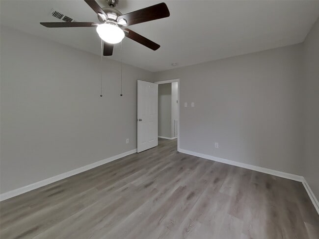 Building Photo - 2047 Lexington Woods Dr