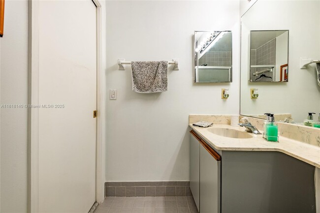 Building Photo - 1412 Congressional Way