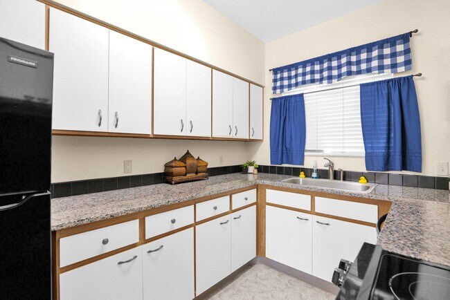 Kitchen 2 - 1935 W Morten Ave