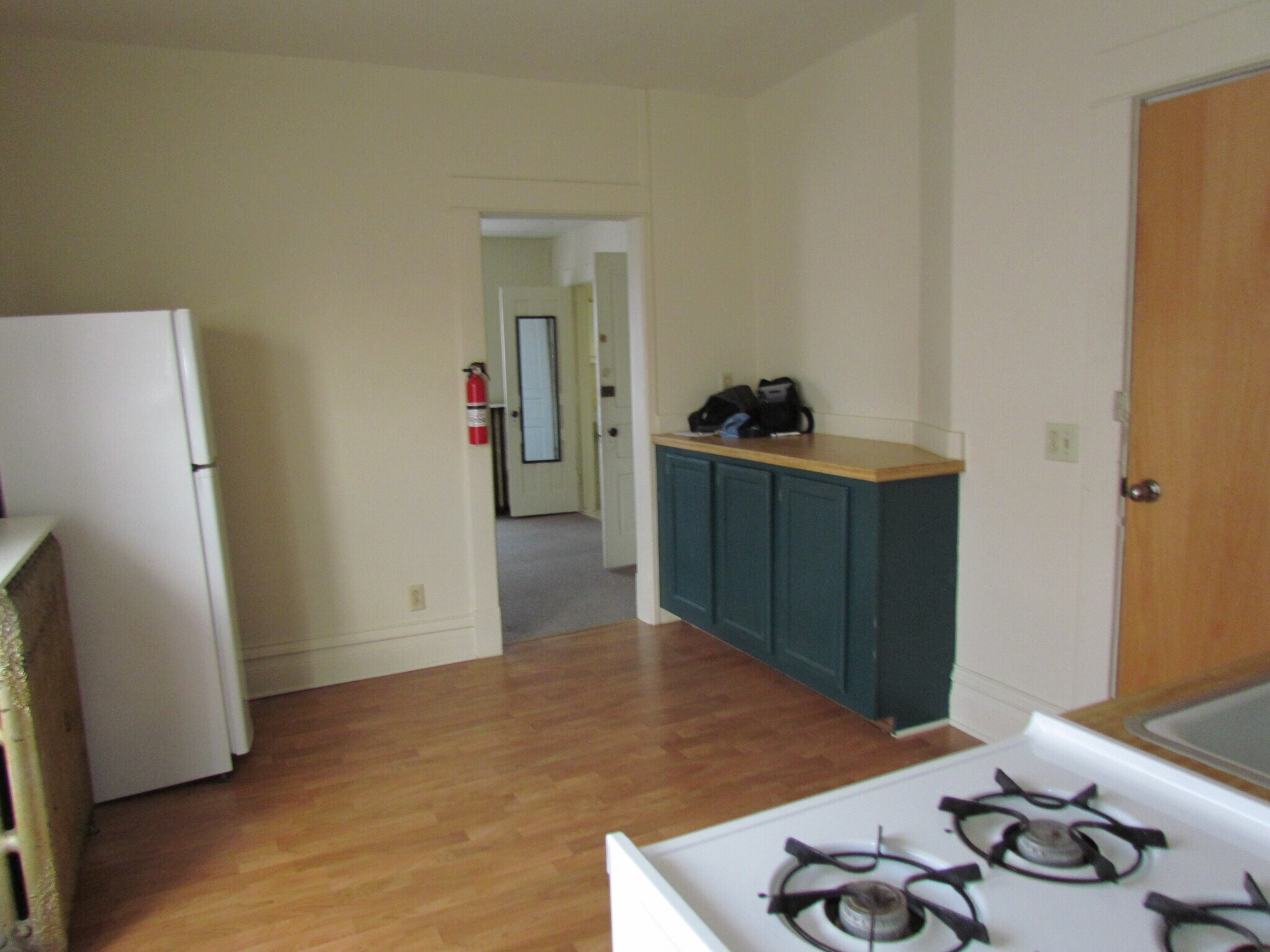 Building Photo - 327 E Cherry St