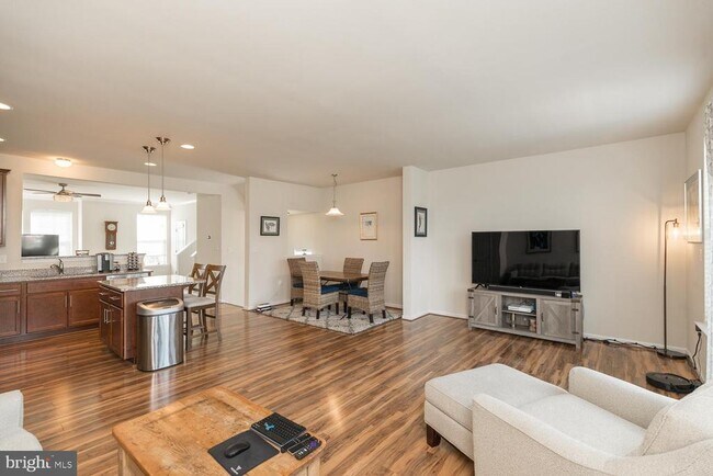 Building Photo - 155 Schramm Lp