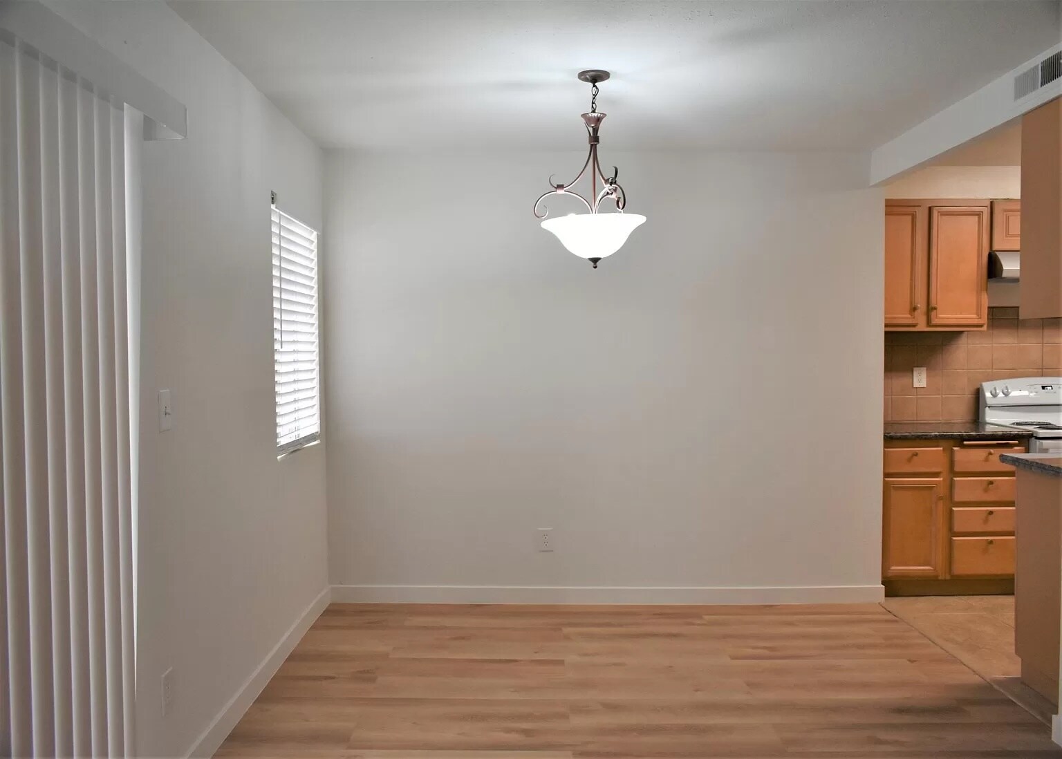 Building Photo - 5412 Lindley Ave