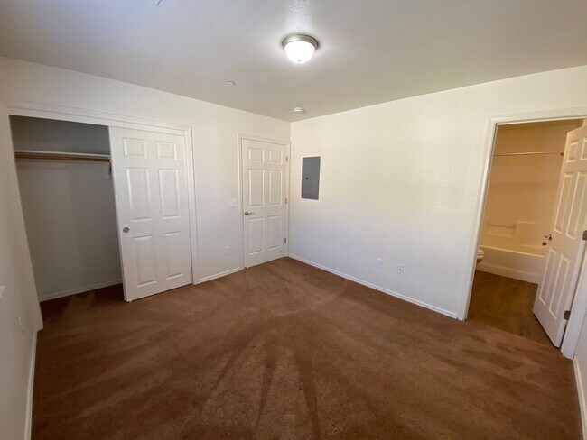 Building Photo - 2109 Bella Oaks Dr