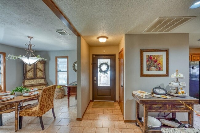 Building Photo - 603 Sunray