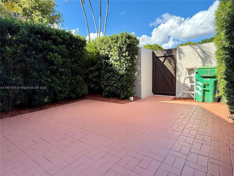 Building Photo - 8880 SW 133rd Pl