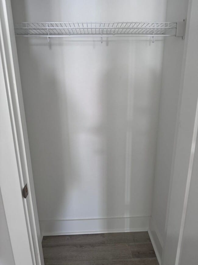 Building Photo - 997 Burnside Rd