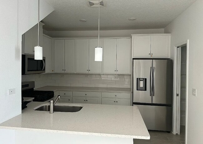 Building Photo - 563 Cherry Elm Dr