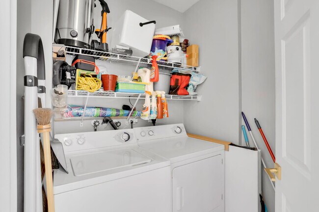 Building Photo - 806 E Windward Way