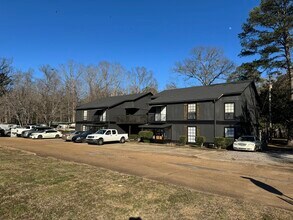 Building Photo - 20 Knights Cove