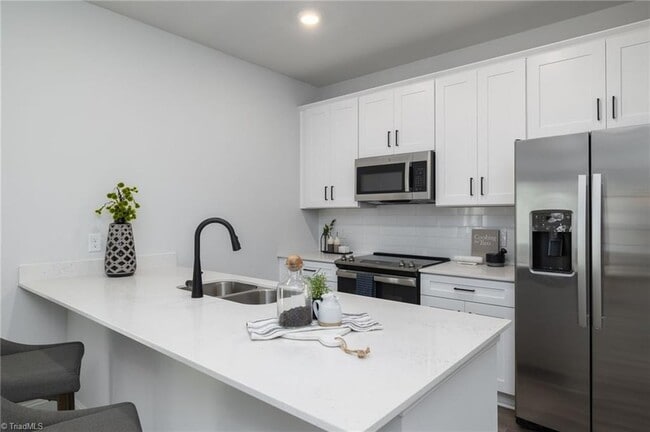 Building Photo - 1262 Solomon Dr