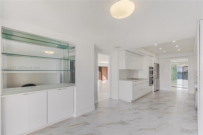 Building Photo - 1800 NE 114th St