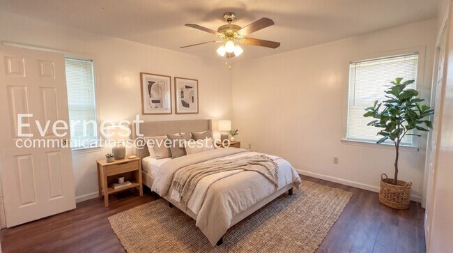 Building Photo - 3 Bed/2 Bath Home with Carport / Vouchers Accepted /Available Now!
