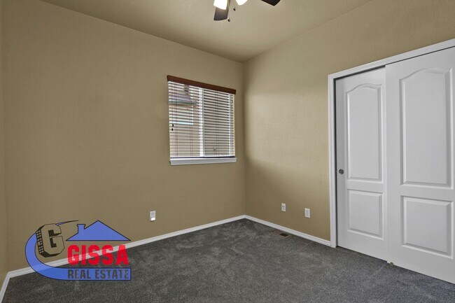 Building Photo - Beautiful ranch style home available to mo...