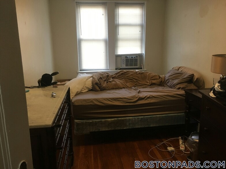 Building Photo - 63 Fellsway W