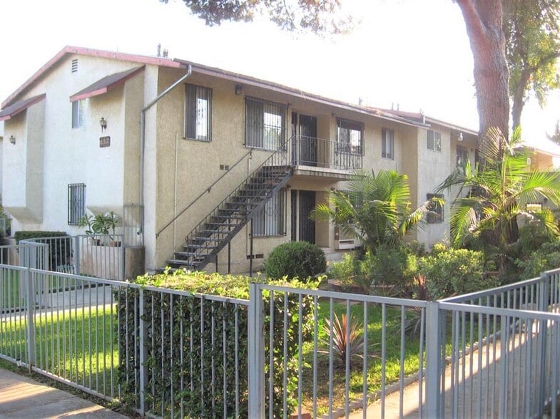 Primary Photo - 853-861 N Raymond Ave