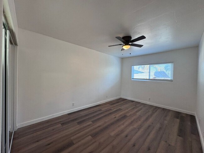 Building Photo - Charming 3-Bedroom Home with 2-Car Garage & Driveway Parking in North Long Beach