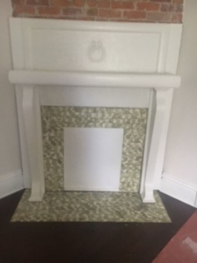 Building Photo - 1354 Forsythe Ave