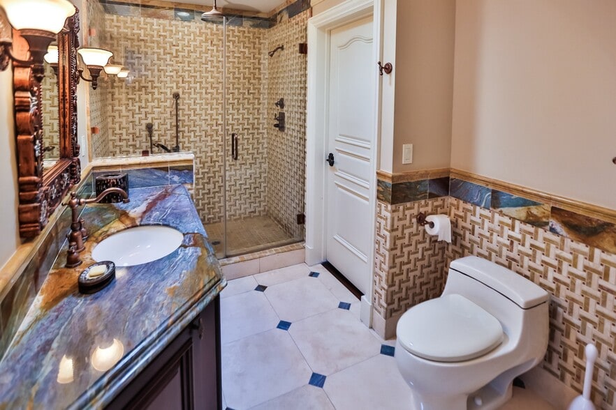 Building Photo - 1331 Roscomare Rd