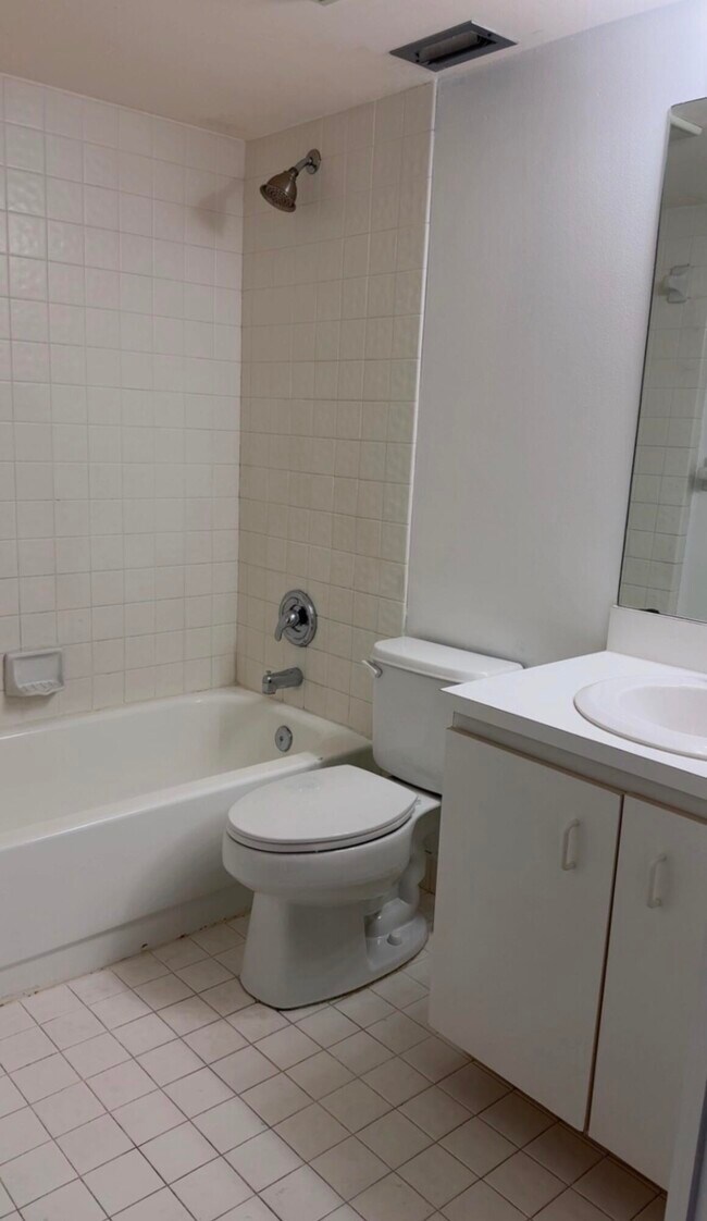 Building Photo - 7640 Forest Green Ln