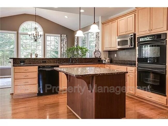 Building Photo - 4700 Kipper Dr