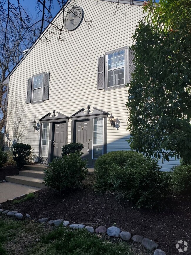 Building Photo - 2 bed / 2.5 bath condo near the oceanfront