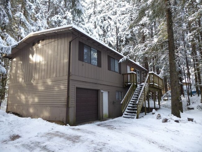 Building Photo - 4 BD/2BA Single Family Home in Dredge Lake area