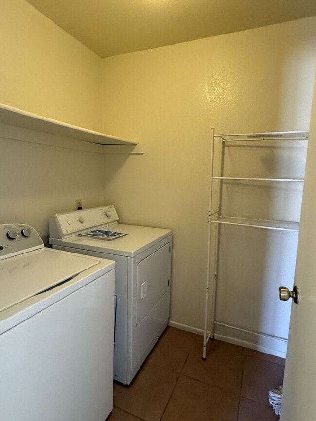 Building Photo - 9870 E La Palma Ave