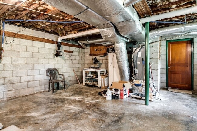 Building Photo - 411 Westchester Dr