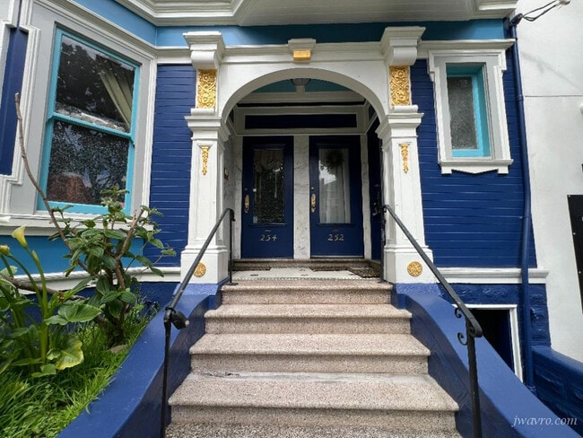 Building Photo - 250-254-254 Carl St