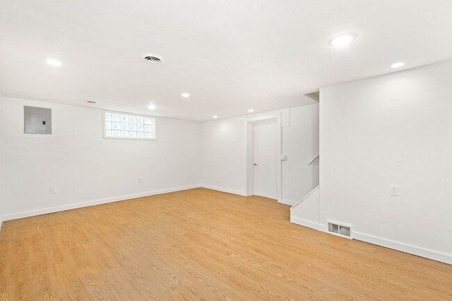 Building Photo - AVAILABLE APRIL 1ST! RENOVATED 3-bedroom!