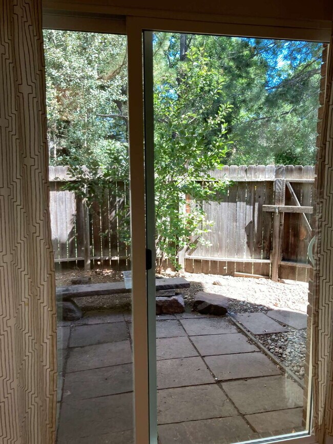 Building Photo - "Experience Comfort and Convenience: Spacious 2-Bed, 2-Bath Retreat in Boulder!"