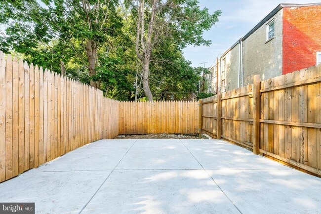 Building Photo - 507 W Dauphin St