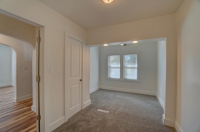 Building Photo - 4 Runyan Ct