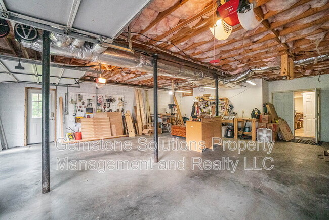 Building Photo - 4446 Pratt Ln