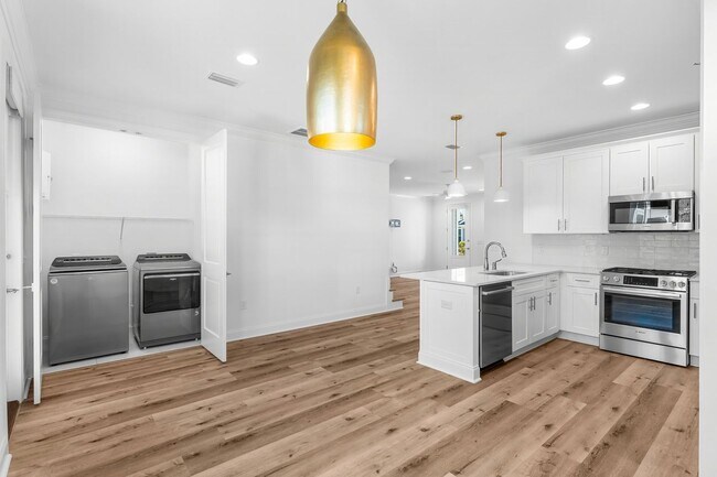 Building Photo - 117 Roundwood Dr