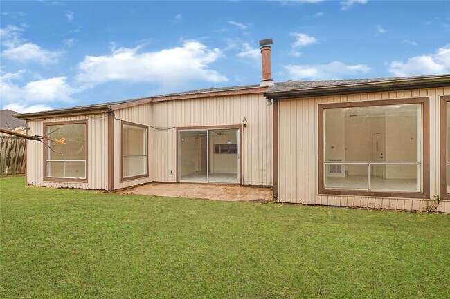 Building Photo - 13023 Lima Dr