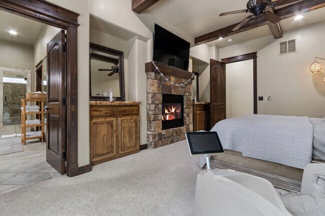 Building Photo - 5605 N Morpheus Pl