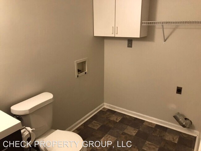 Building Photo - 2 br, 1.5 bath House - 6516 Six Mile Lane #2