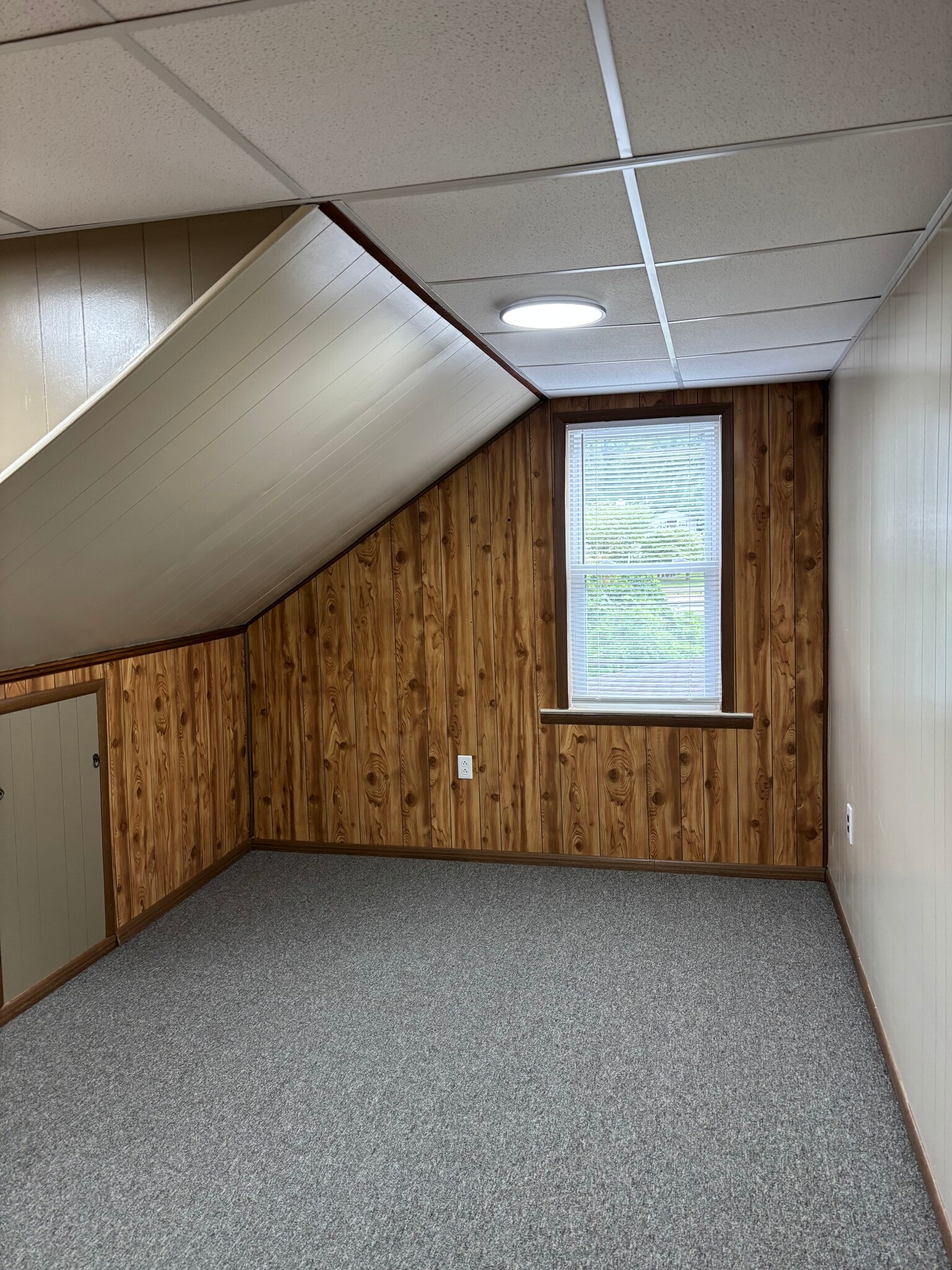 Building Photo - 345 E 12th St